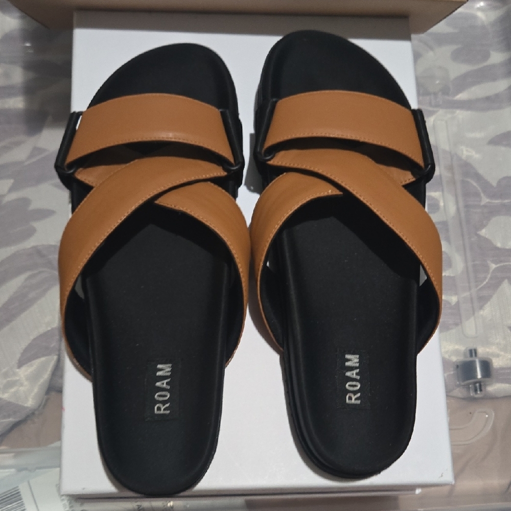 ROAM Women's Brown and Black Cross Strap Sandals